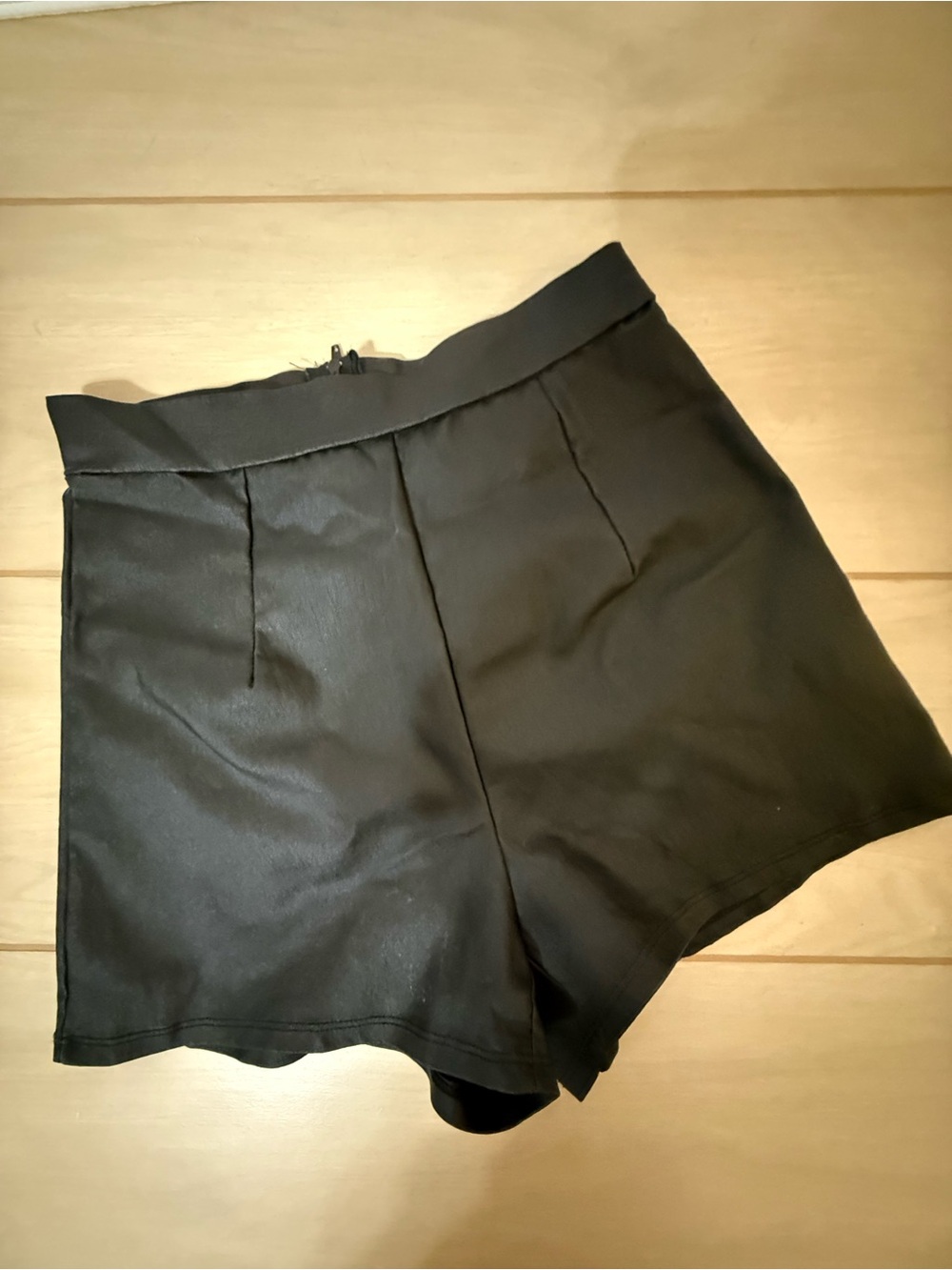 WINDSOR Black Coated Canvas Women's Short Shorts